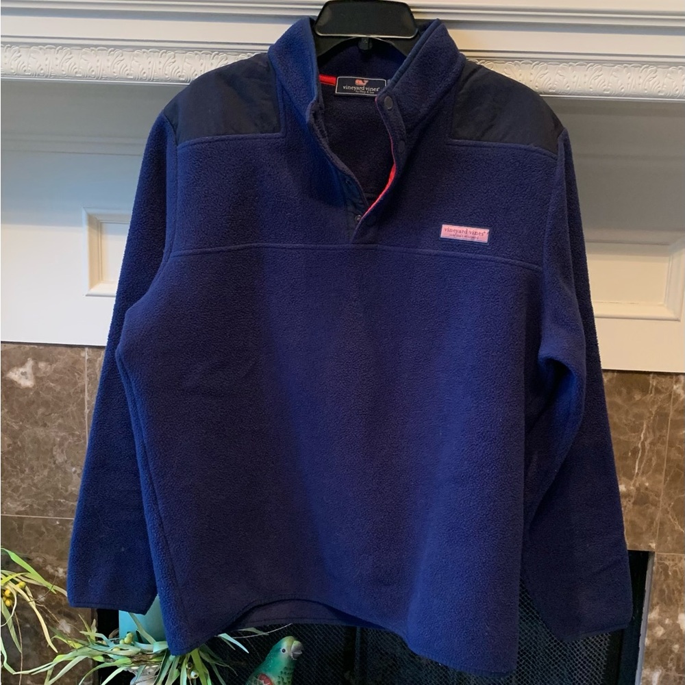 Vineyard Vines solid blue fleece 1/4 zip. In very good condition, size large
